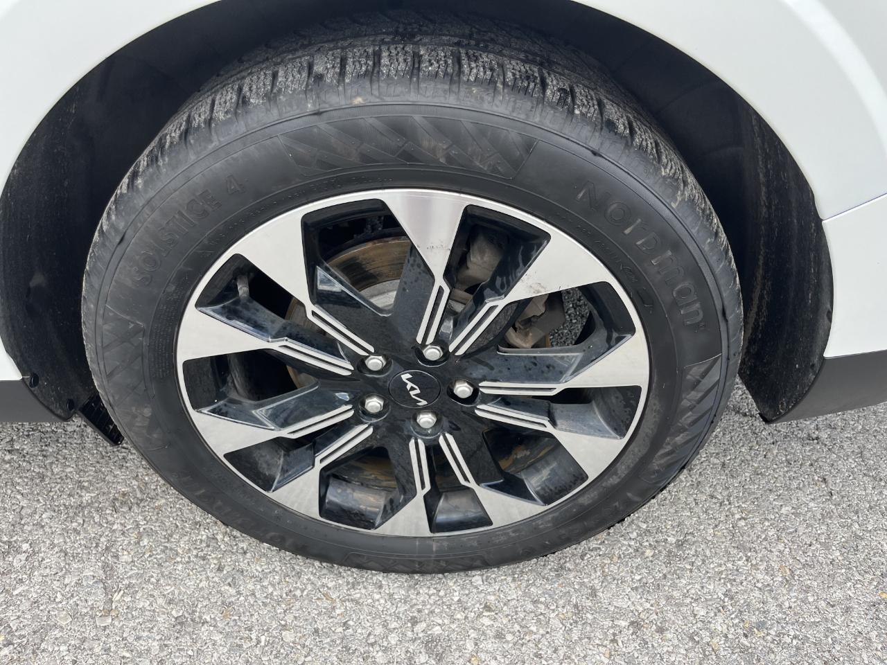 Kia Carnival EX FWD 2024
