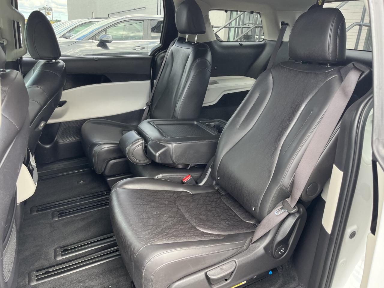 Kia Carnival EX FWD 2024