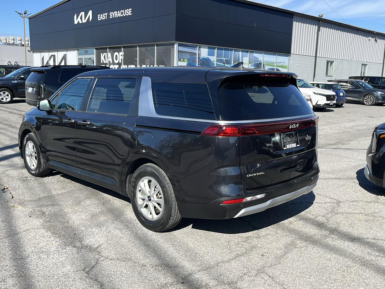 Kia Carnival LX FWD w/Seat Pkg 2024
