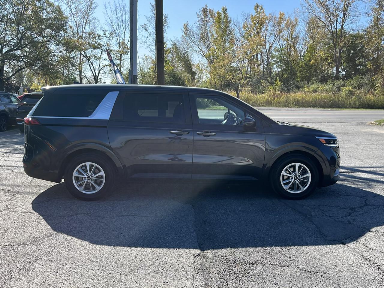 Kia Carnival LX FWD w/Seat Pkg 2024