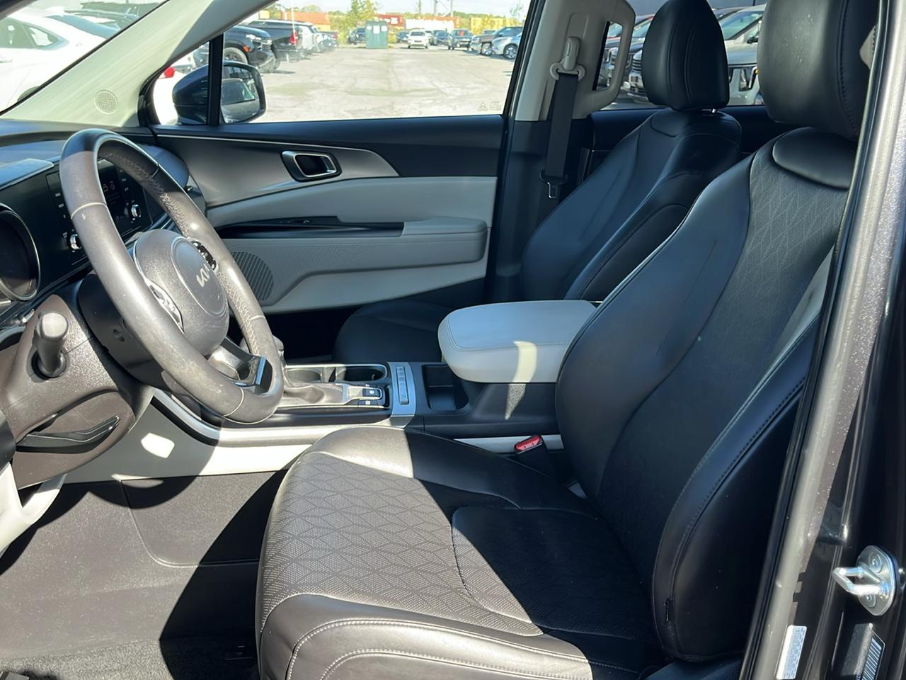 Kia Carnival LX FWD w/Seat Pkg 2024