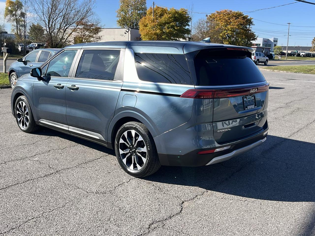 Kia Carnival EX FWD 2024
