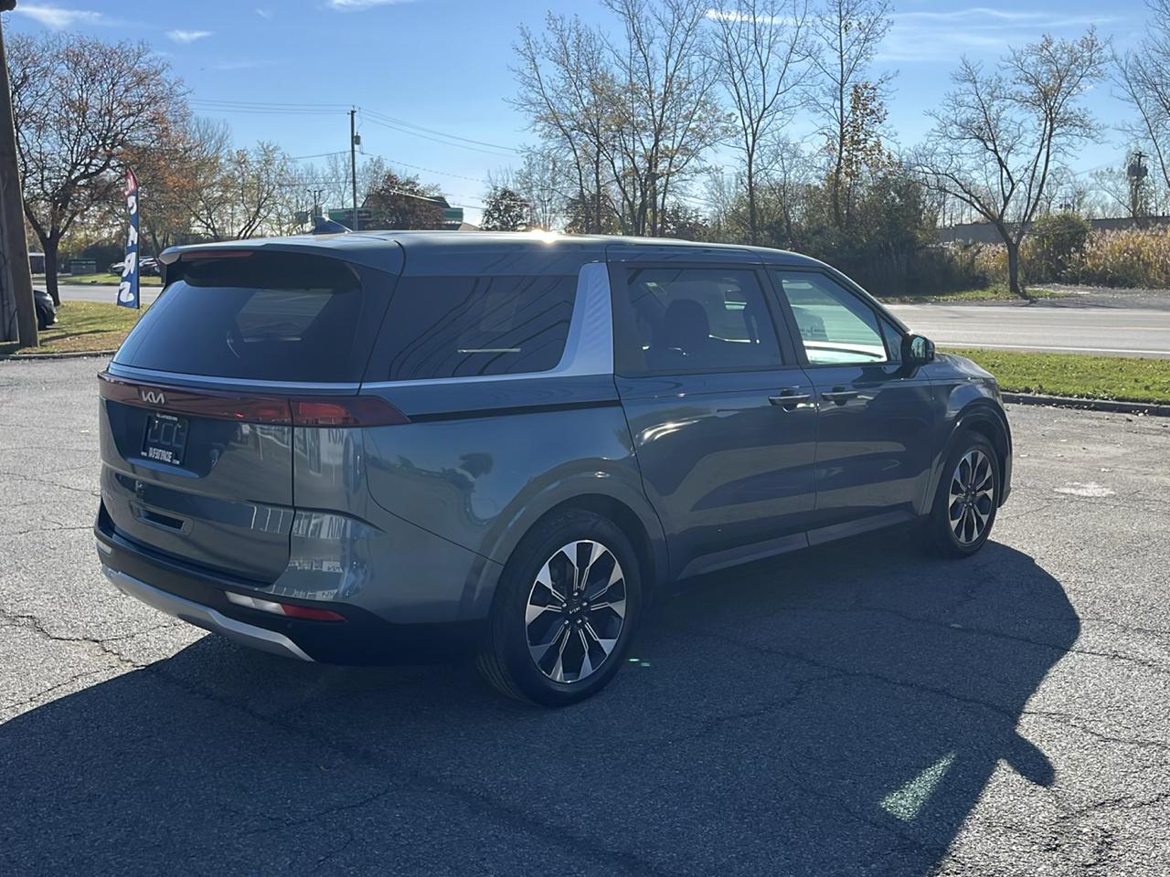 Kia Carnival EX FWD 2024
