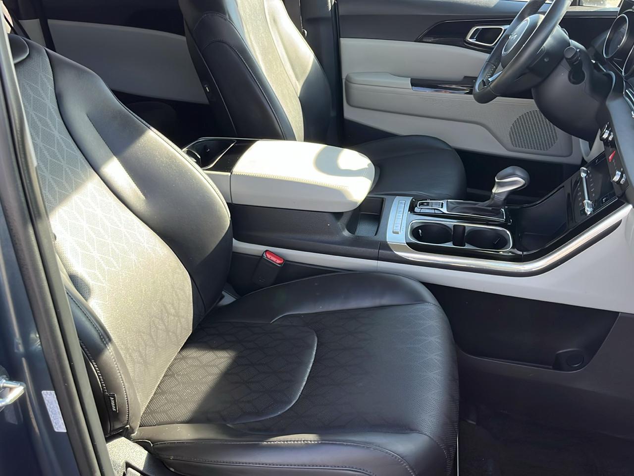 Kia Carnival EX FWD 2024