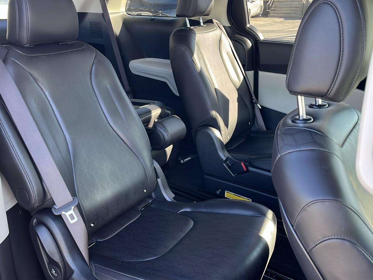 Kia Carnival EX FWD 2024