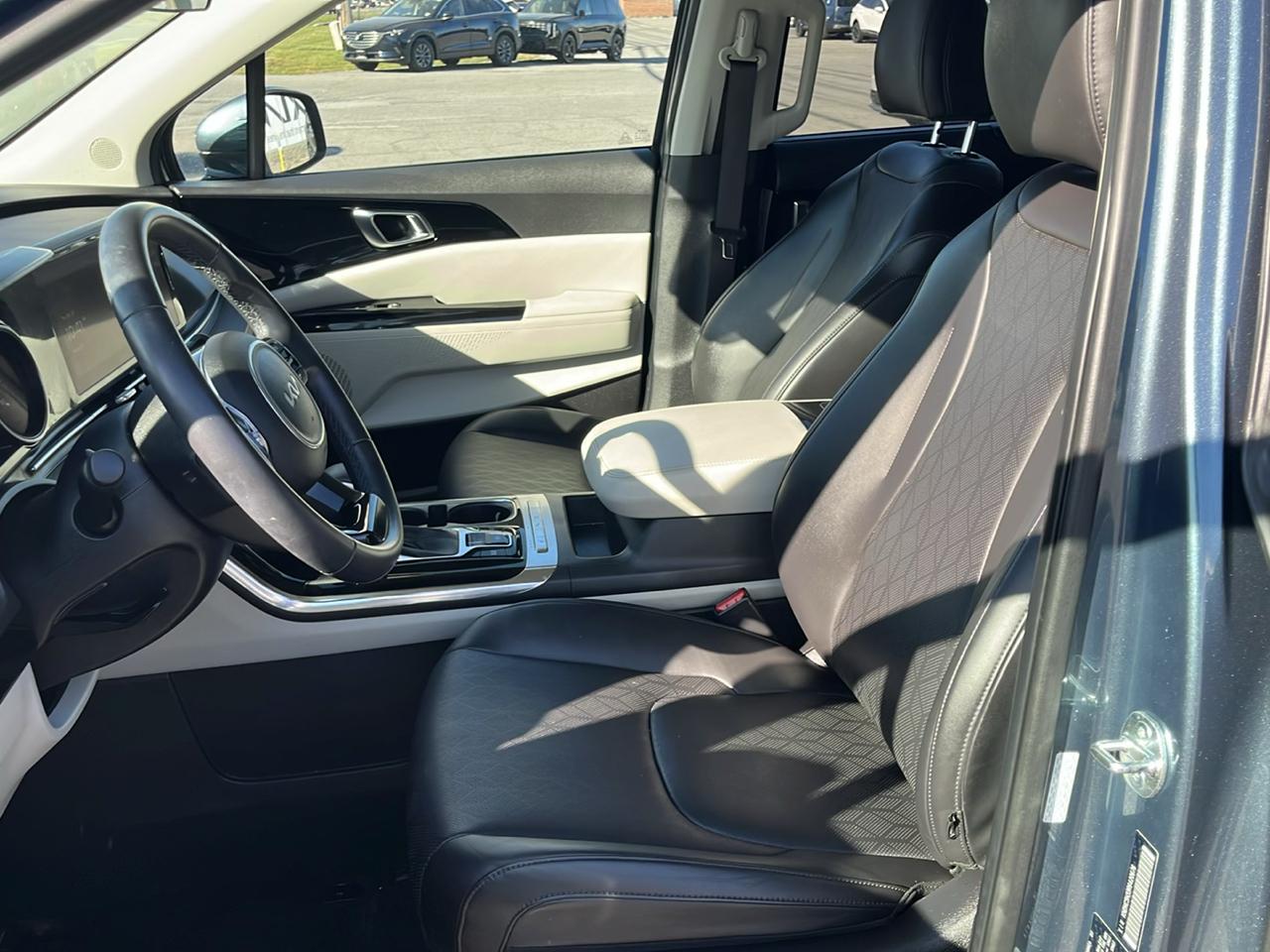 Kia Carnival EX FWD 2024