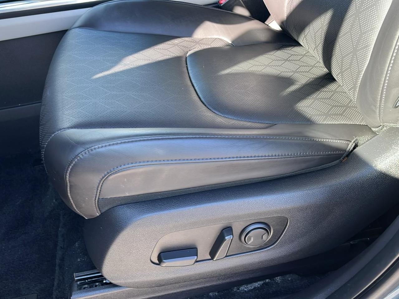 Kia Carnival EX FWD 2024