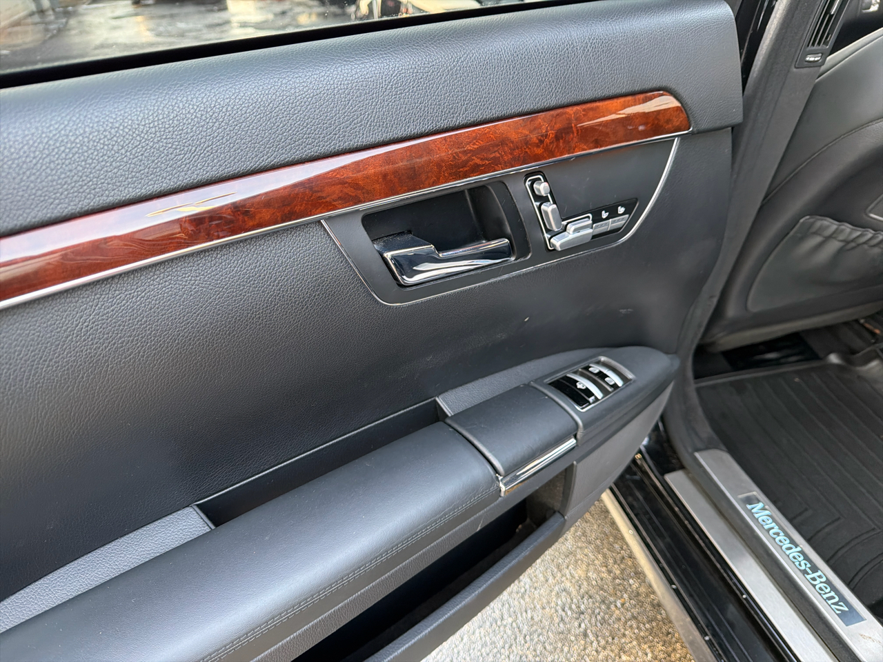 Mercedes-Benz S-Class 4dr Sdn 5.5L V8 4MATIC 2009