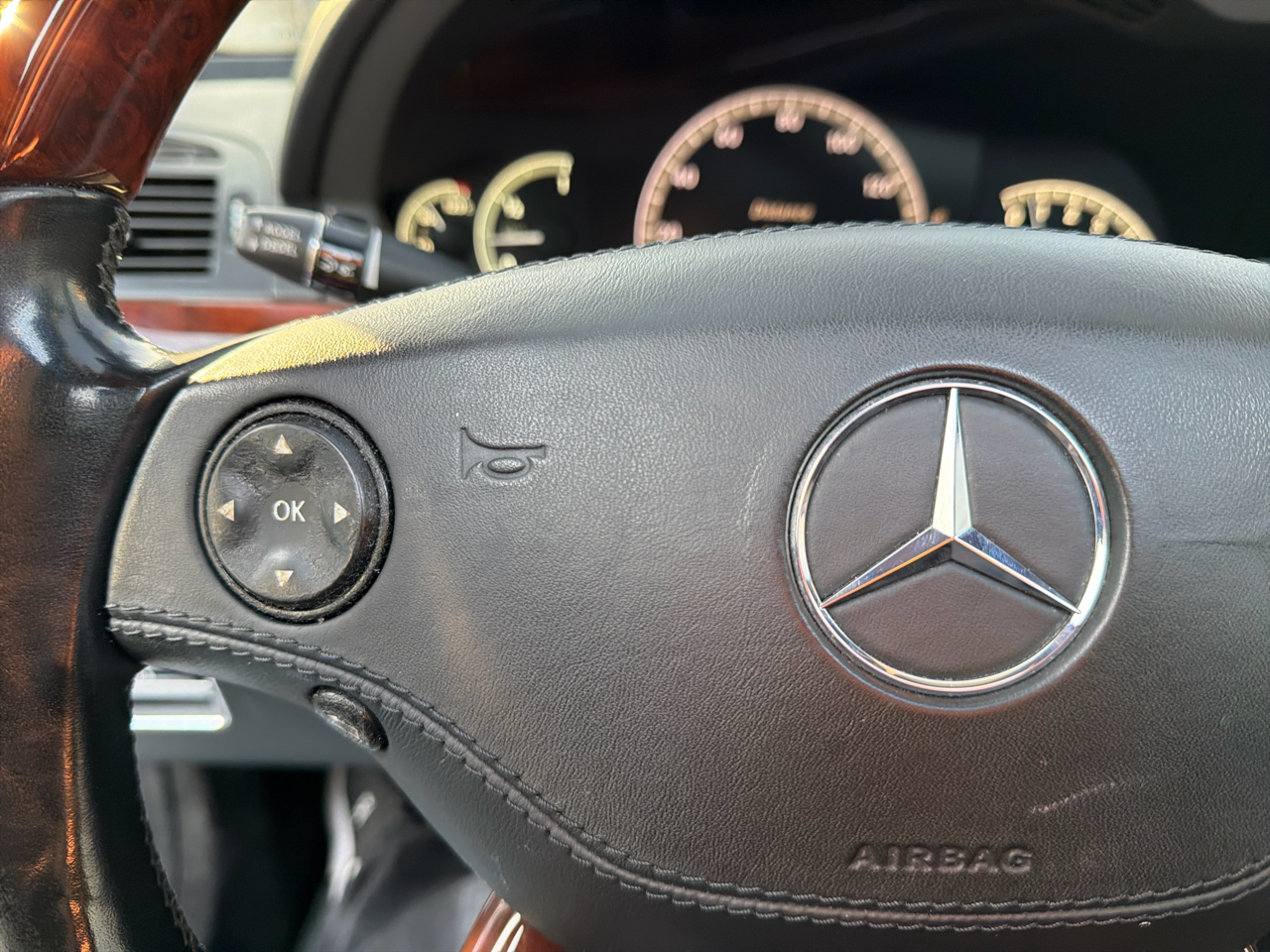 Mercedes-Benz S-Class 4dr Sdn 5.5L V8 4MATIC 2009