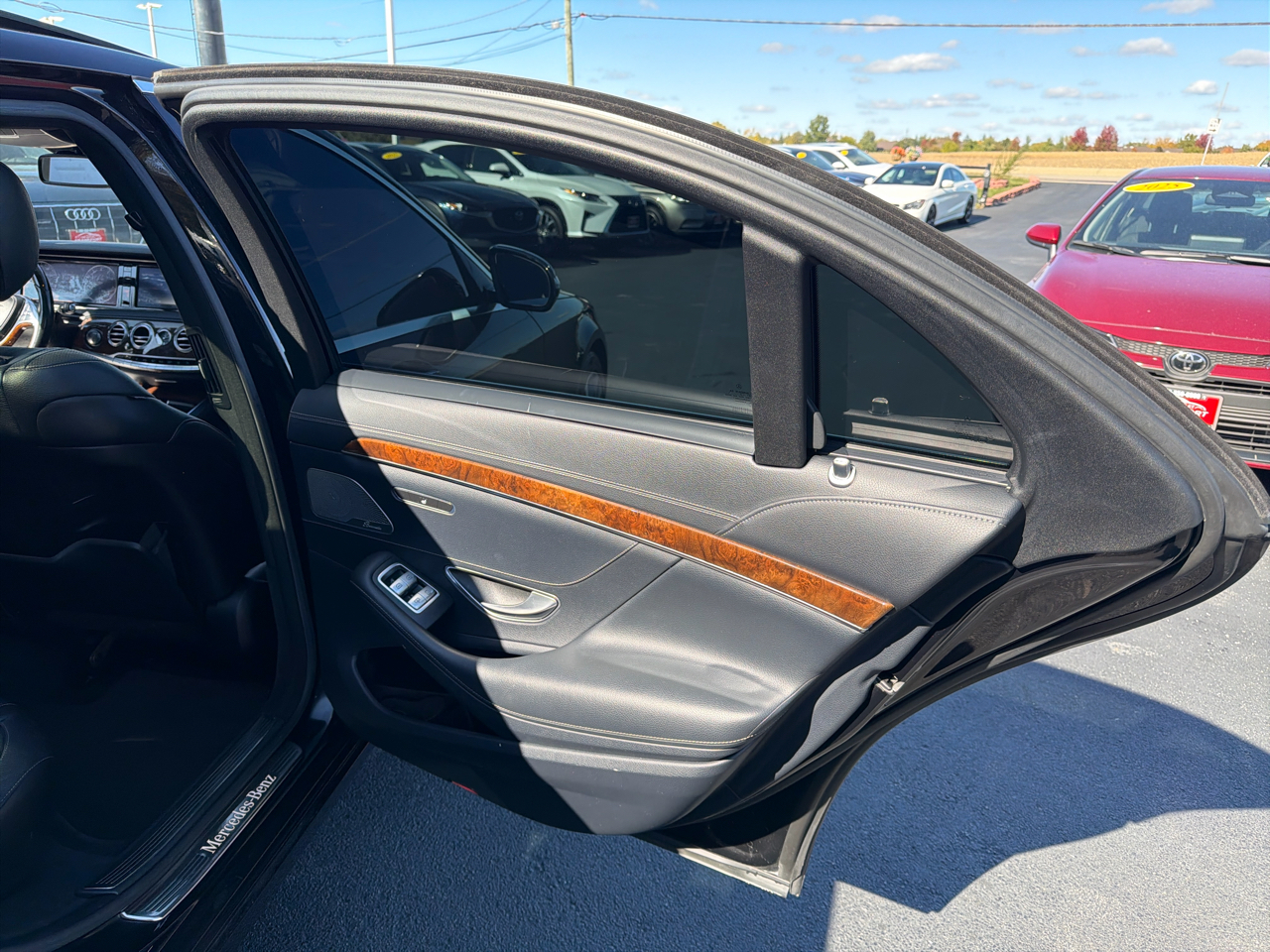 Mercedes-Benz S-Class 4dr Sdn S 550 4MATIC 2015 Mercedes-Benz S-Class 4dr Sdn S 550 4MATIC 2015