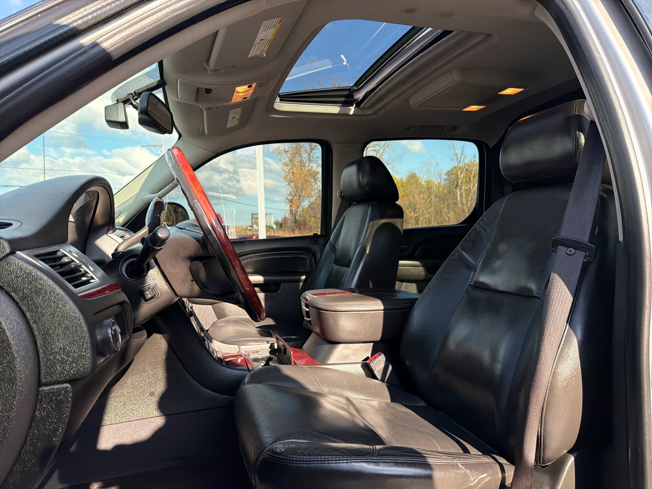 Cadillac Escalade EXT AWD 4dr Luxury 2010 Cadillac Escalade EXT AWD 4dr Luxury 2010