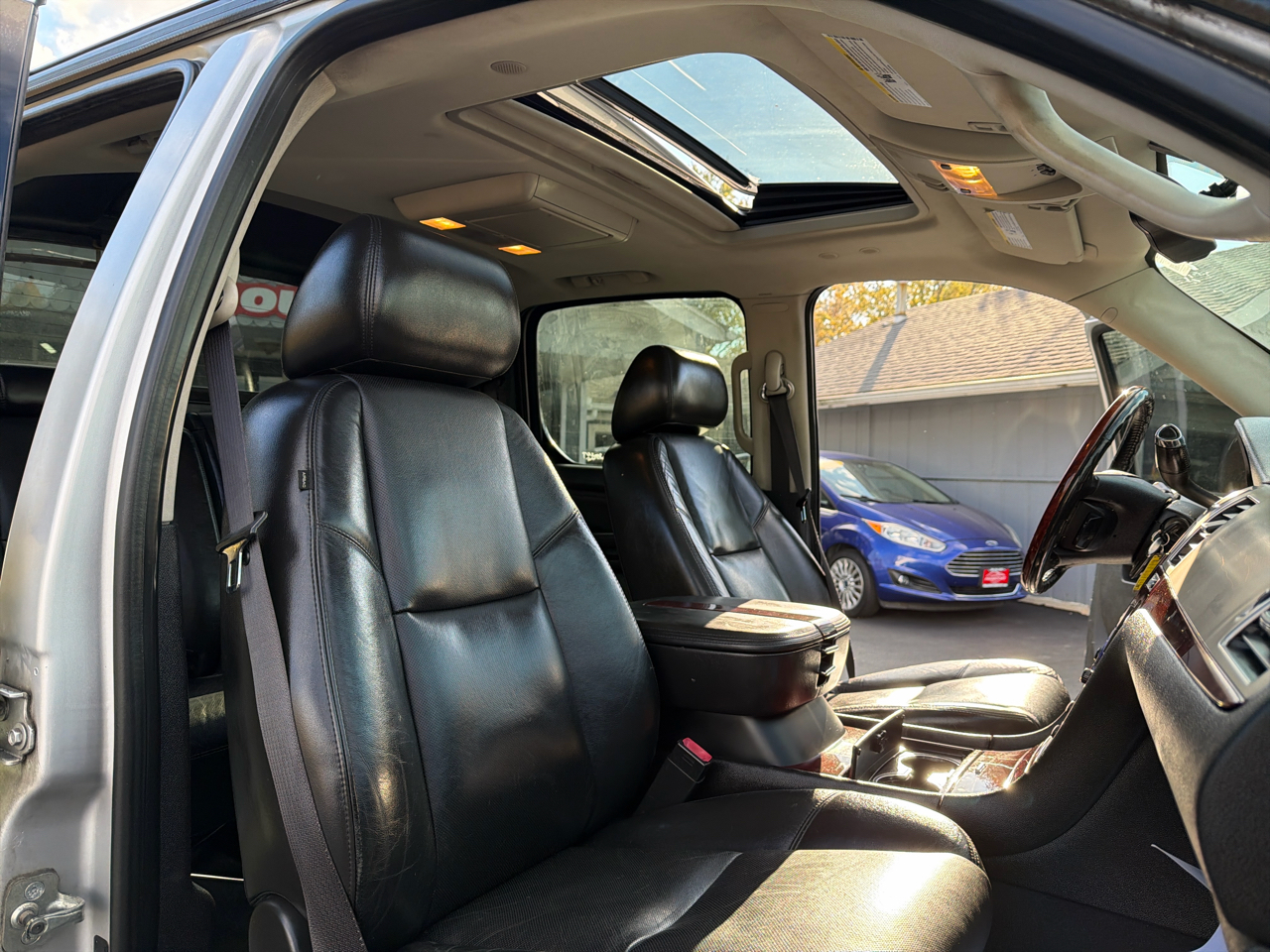 Cadillac Escalade EXT AWD 4dr Luxury 2010 Cadillac Escalade EXT AWD 4dr Luxury 2010