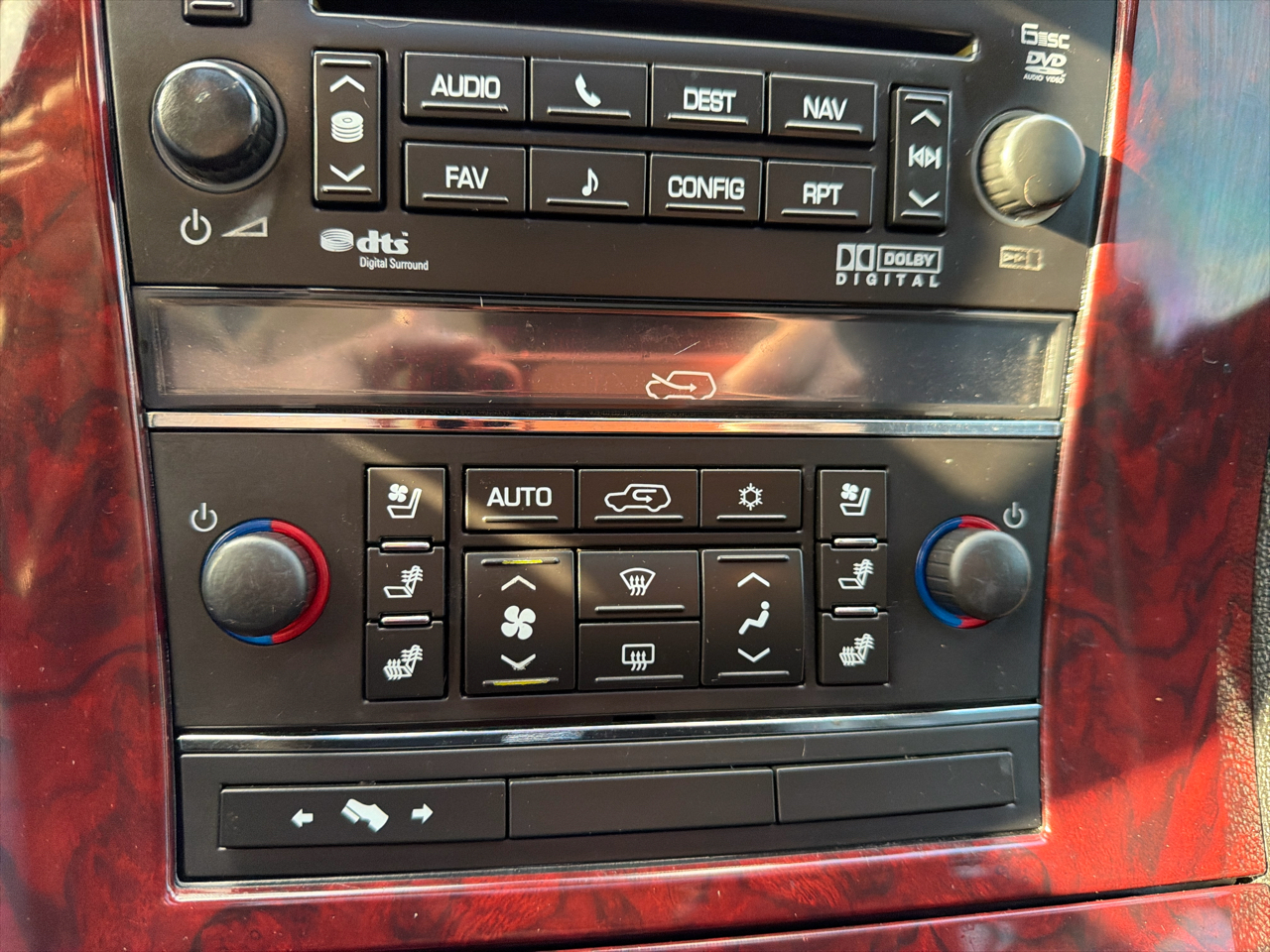 Cadillac Escalade EXT AWD 4dr Luxury 2010 Cadillac Escalade EXT AWD 4dr Luxury 2010