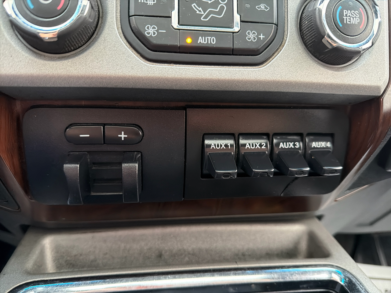 Ford Super Duty F-350 DRW 4WD Crew Cab 172" Platinum 2016