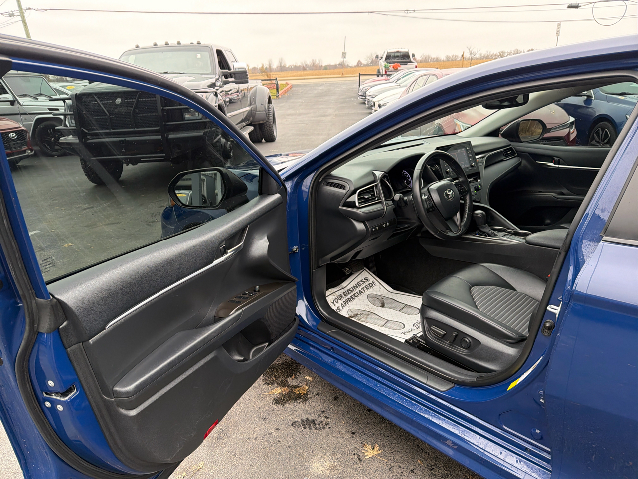 Toyota Camry SE Auto (Natl) 2023