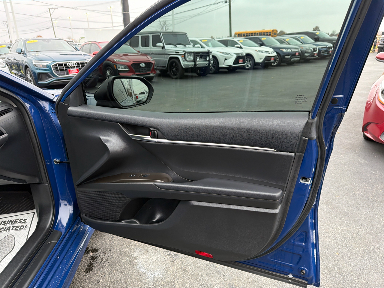 Toyota Camry SE Auto (Natl) 2023