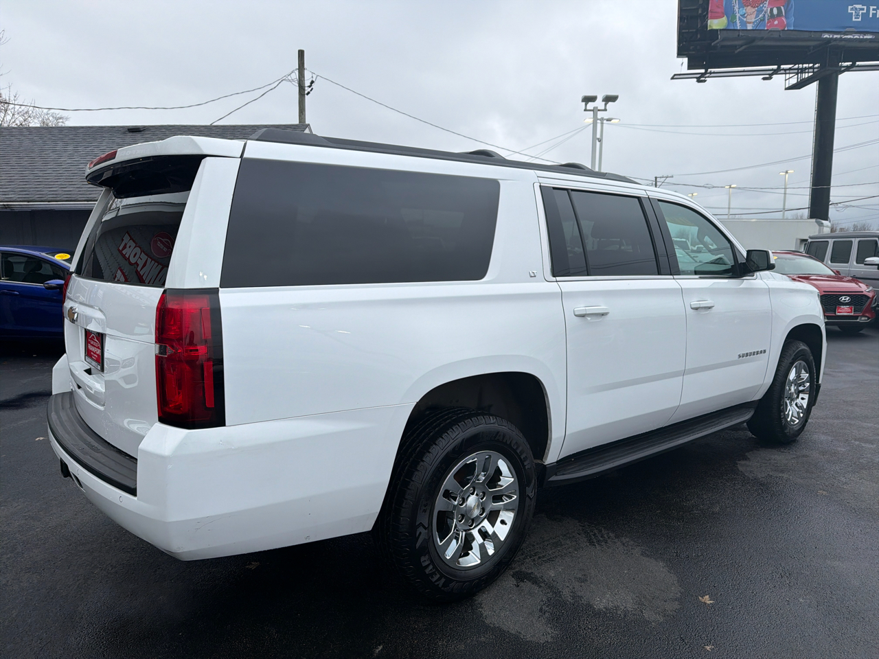 2019 Chevrolet Suburban 1500 LT photo 4