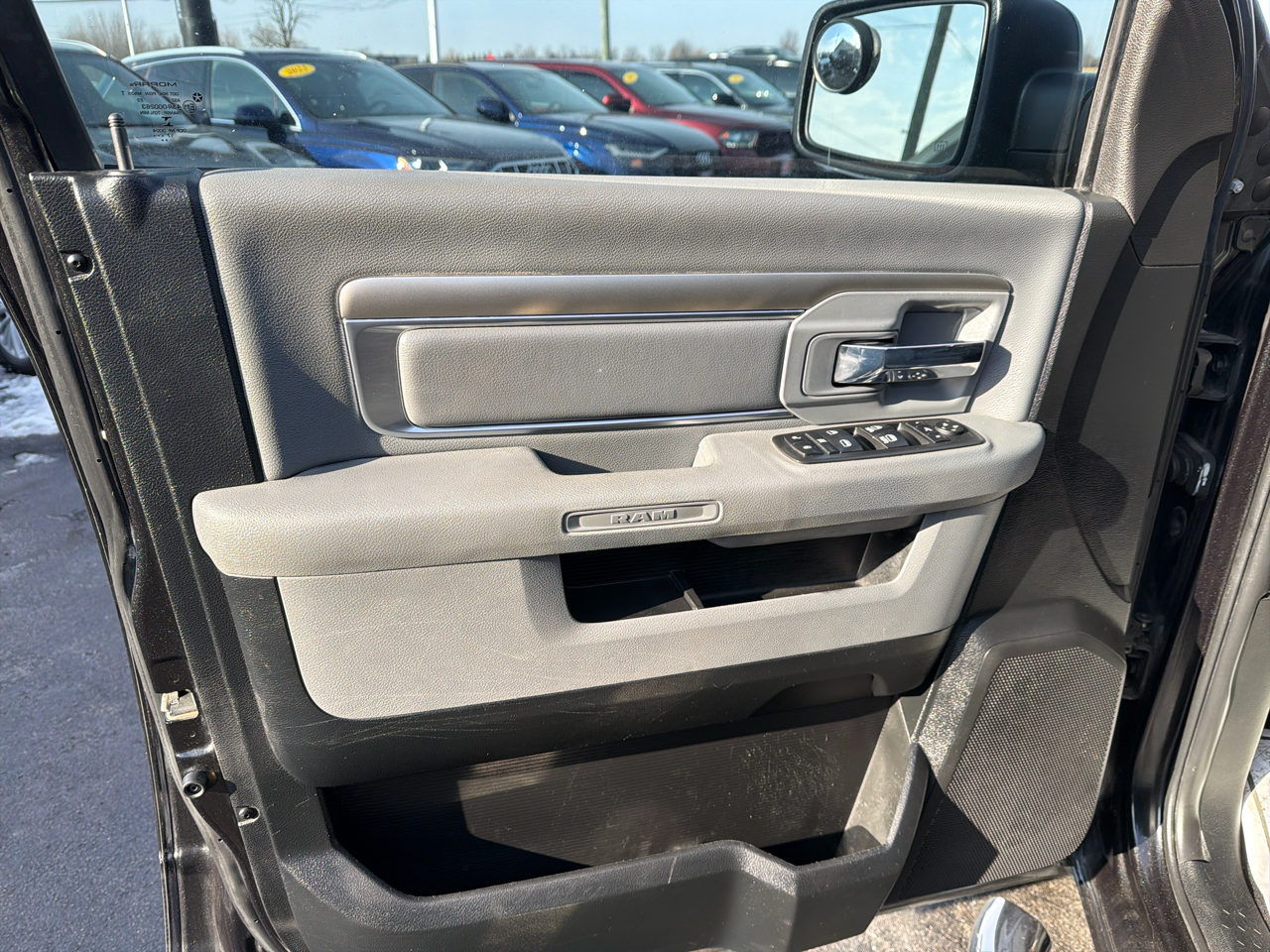 RAM 1500 Big Horn 4x4 Crew Cab 6'4" Box 2018