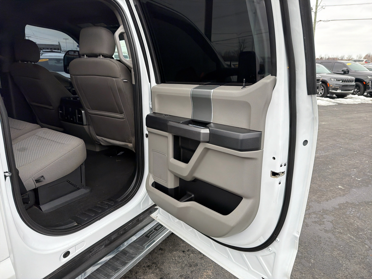 Ford Super Duty F-350 DRW XLT 4WD Crew Cab 8' Box 2021