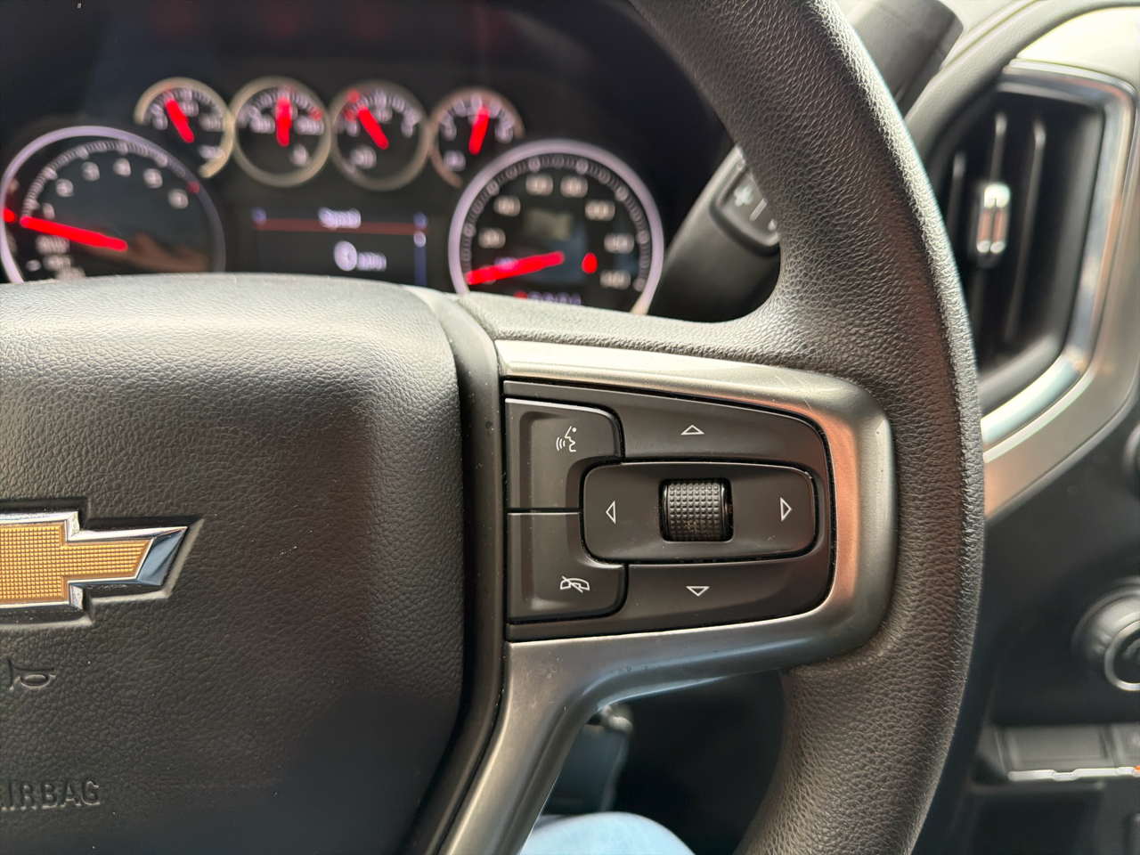 Chevrolet Silverado 1500 4WD Double Cab 147" LT 2020