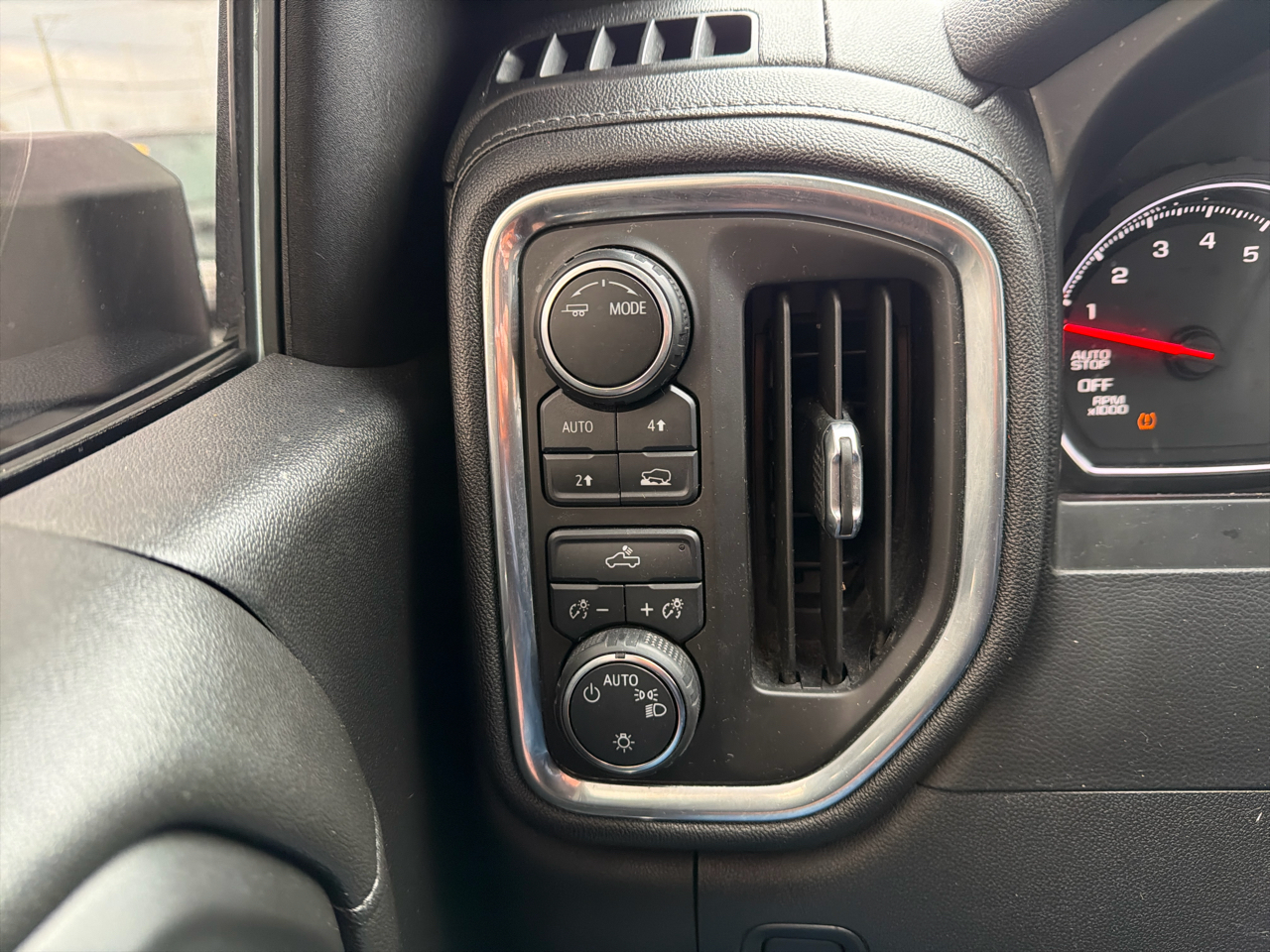 Chevrolet Silverado 1500 4WD Double Cab 147" LT 2020