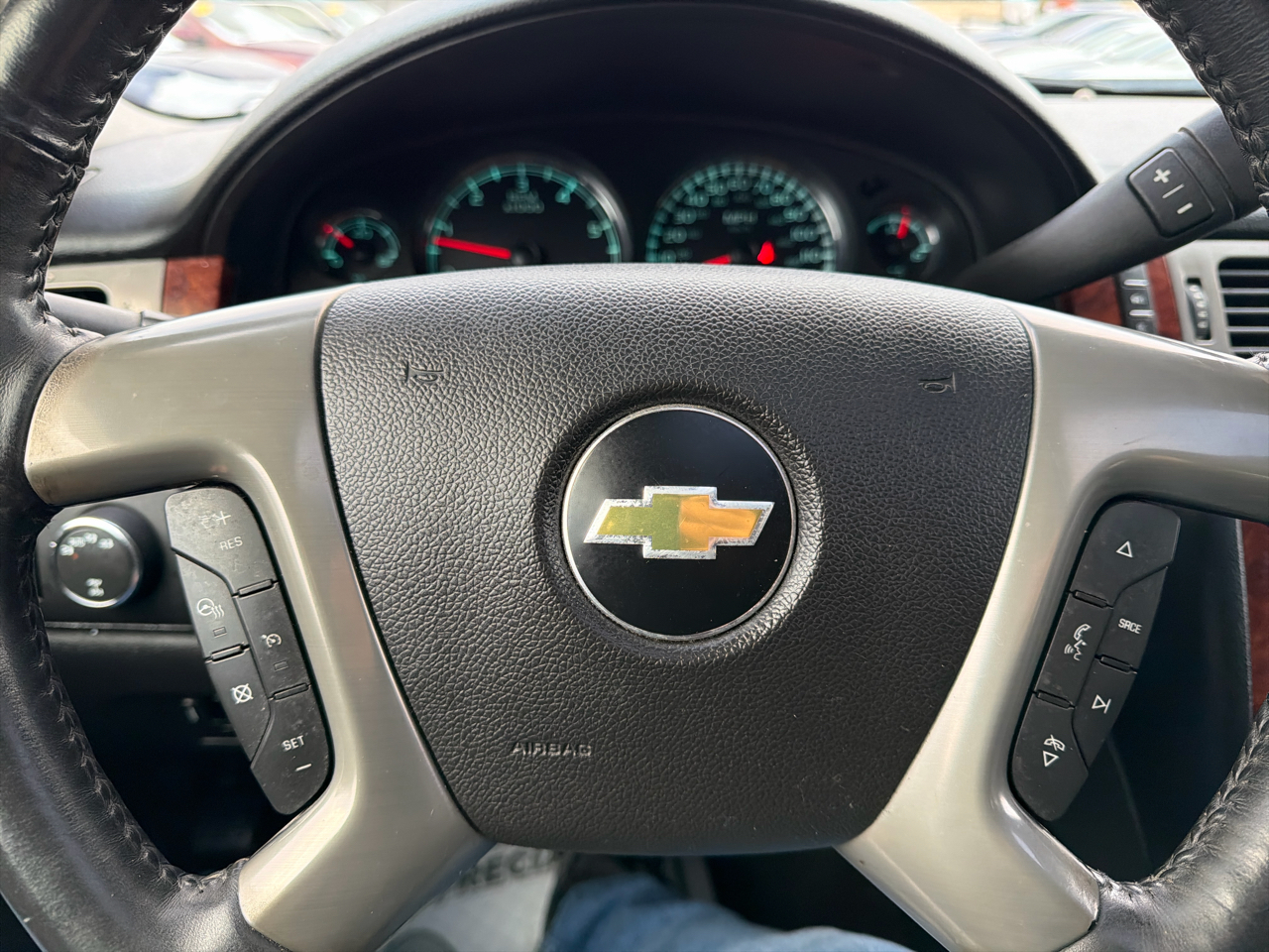 Chevrolet Avalanche 4WD Crew Cab LT 2012