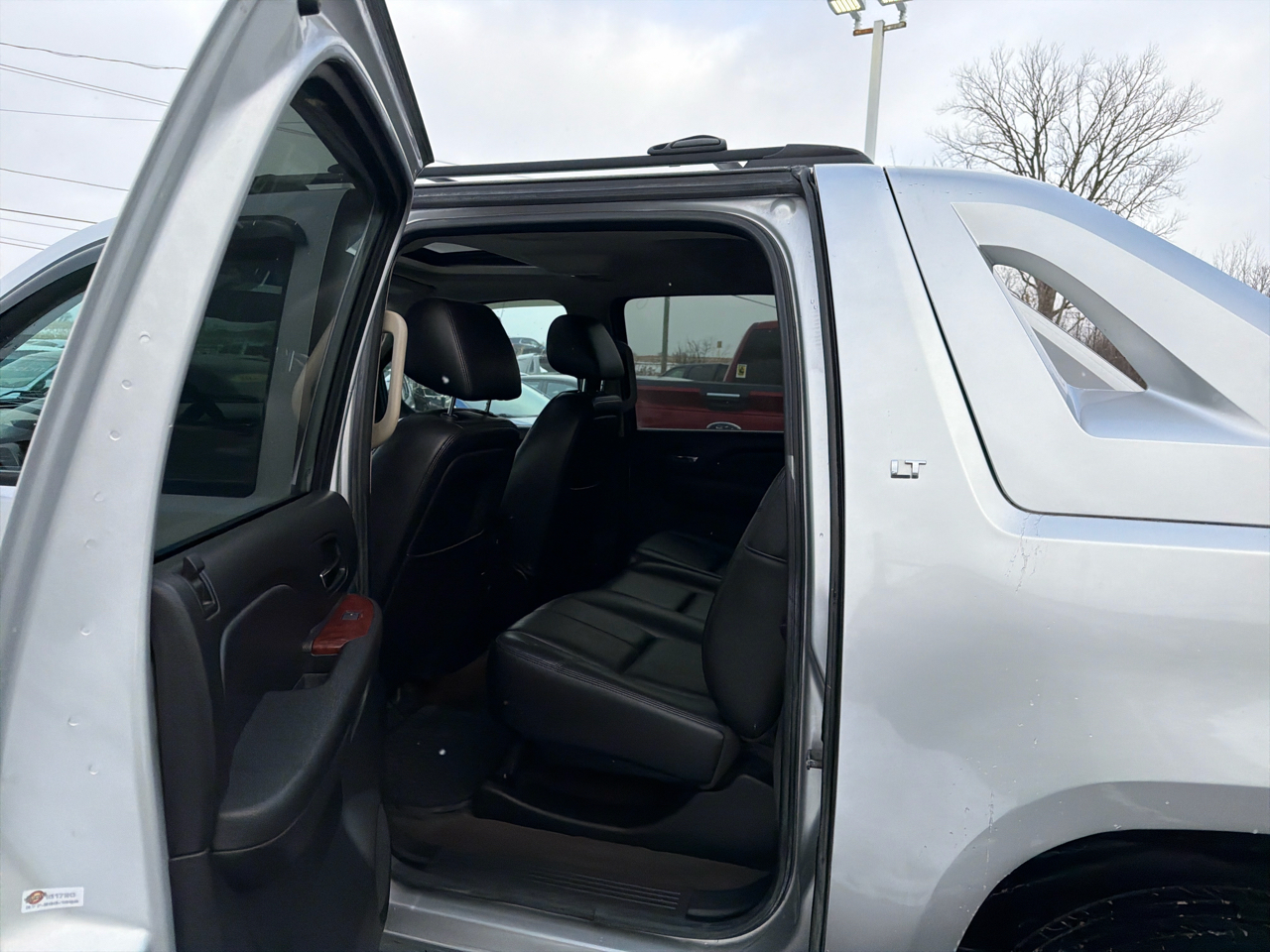 Chevrolet Avalanche 4WD Crew Cab LT 2012