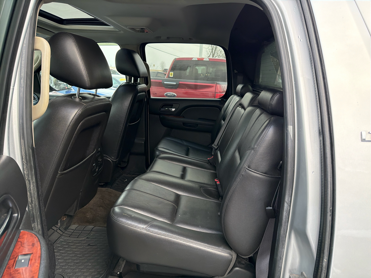 Chevrolet Avalanche 4WD Crew Cab LT 2012