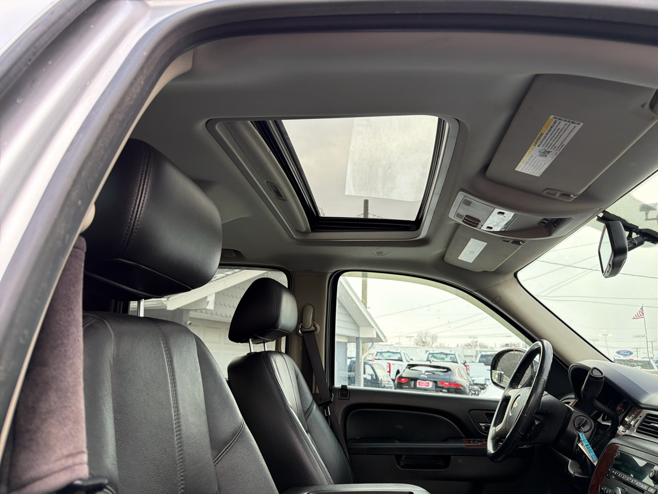 Chevrolet Avalanche 4WD Crew Cab LT 2012