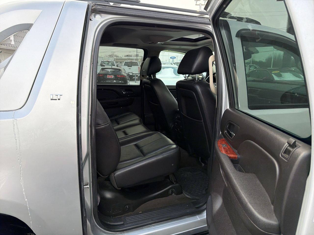 Chevrolet Avalanche 4WD Crew Cab LT 2012