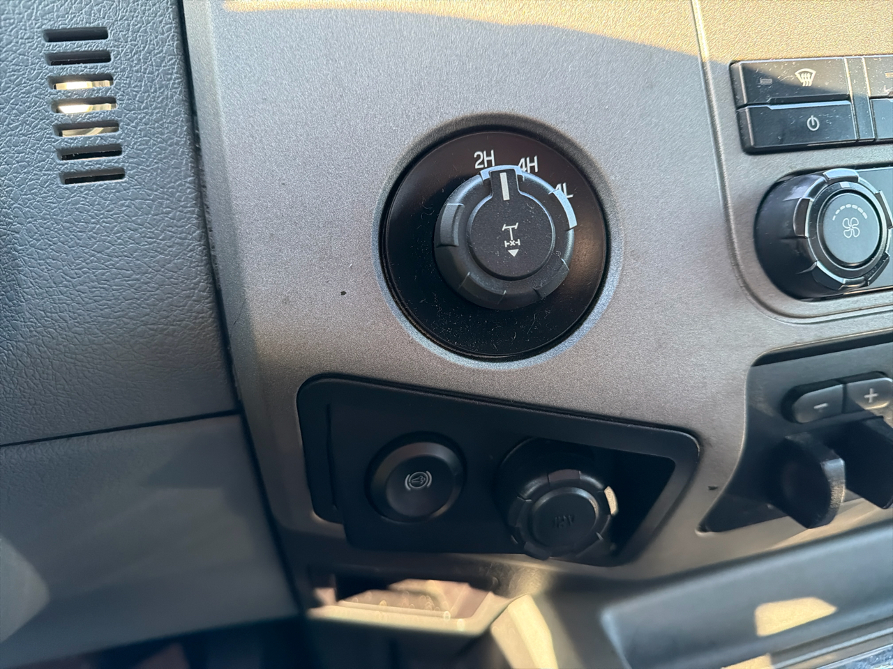 Ford Super Duty F-250 SRW 4WD Crew Cab 156" Lariat 2016