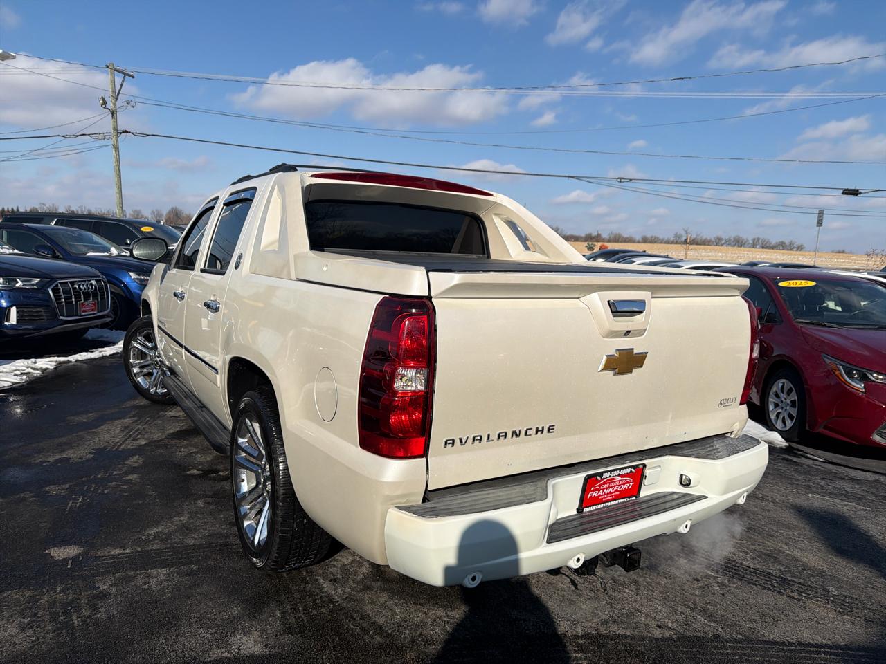Chevrolet Avalanche 4WD Crew Cab LTZ 2013