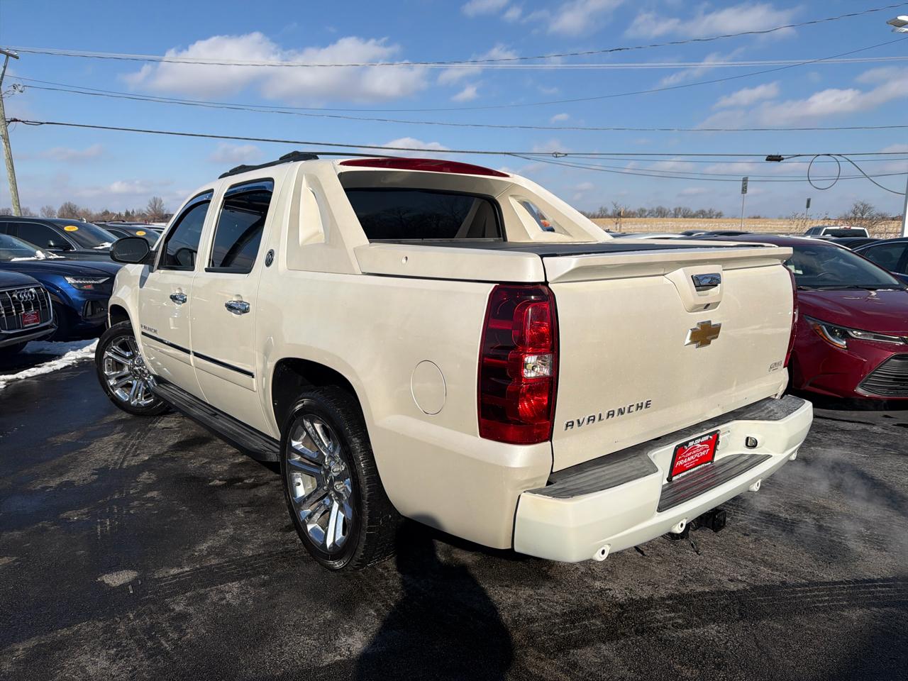 Chevrolet Avalanche 4WD Crew Cab LTZ 2013