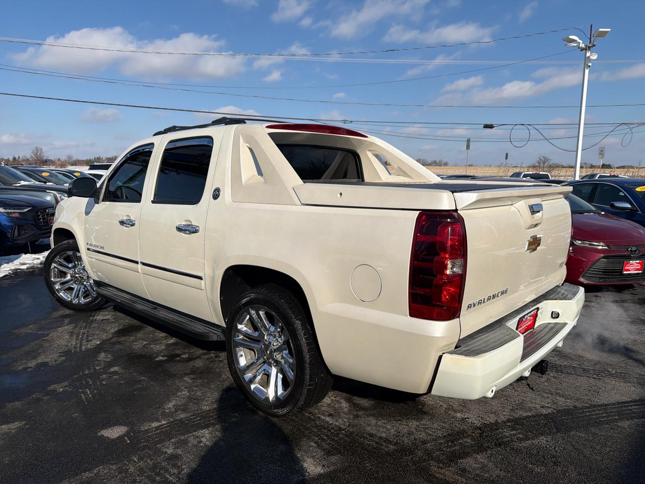 Chevrolet Avalanche 4WD Crew Cab LTZ 2013