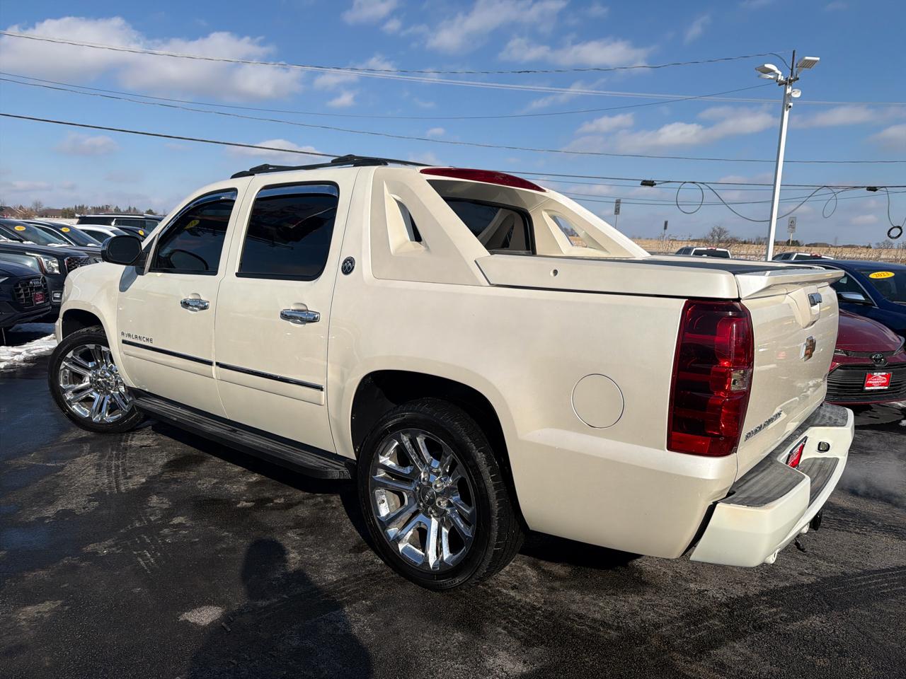 Chevrolet Avalanche 4WD Crew Cab LTZ 2013