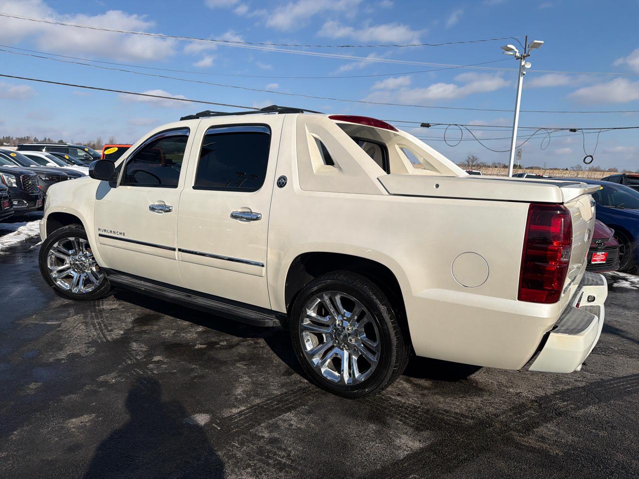Chevrolet Avalanche 4WD Crew Cab LTZ 2013