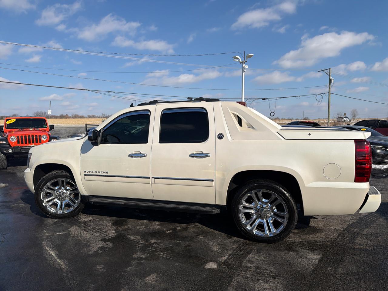 Chevrolet Avalanche 4WD Crew Cab LTZ 2013