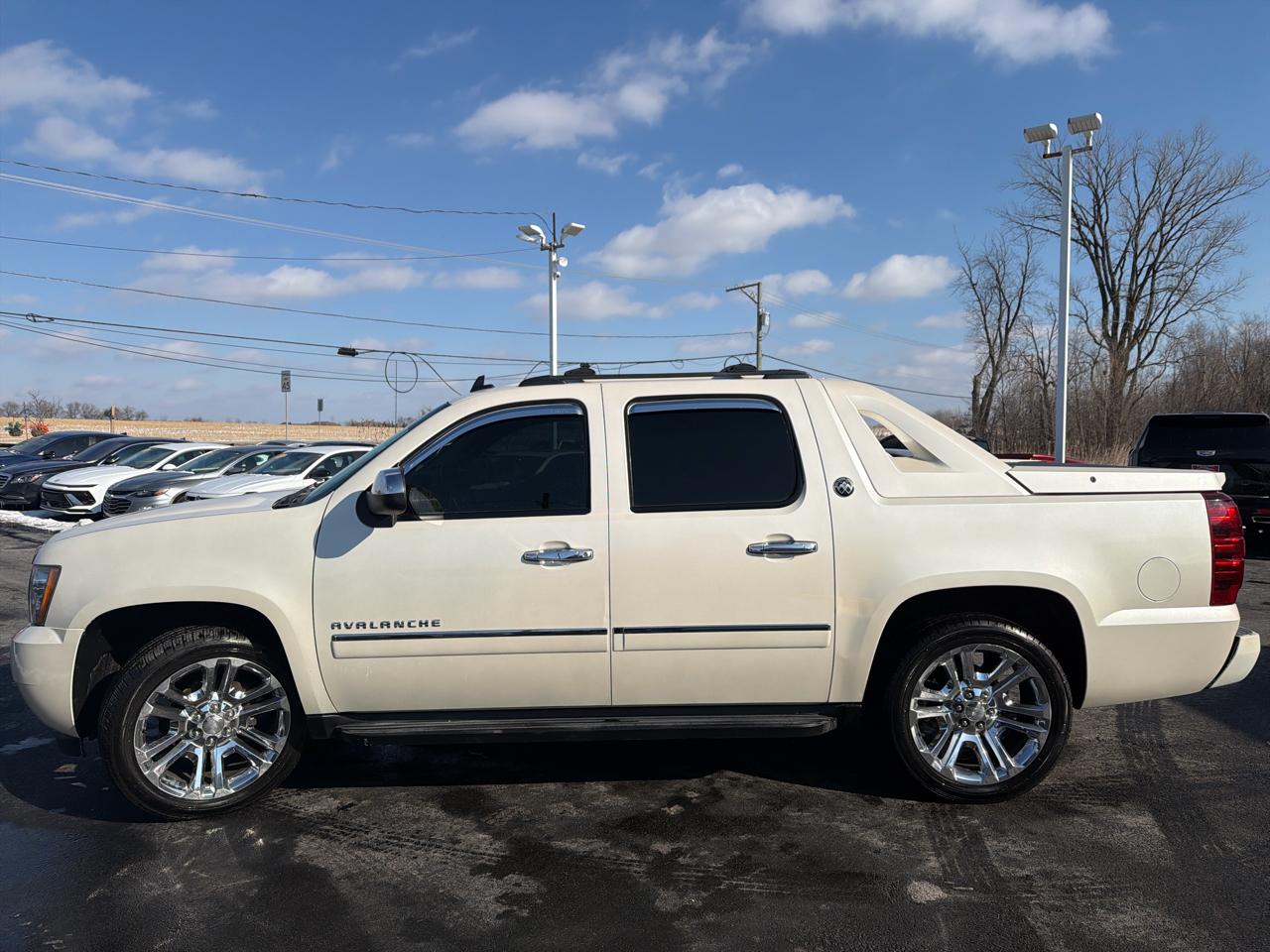 Chevrolet Avalanche 4WD Crew Cab LTZ 2013