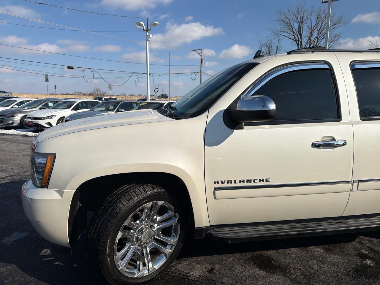 Chevrolet Avalanche 4WD Crew Cab LTZ 2013