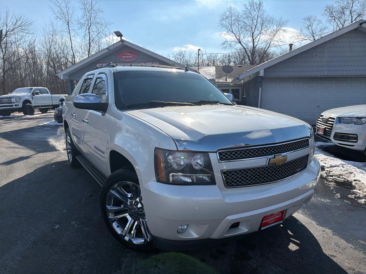 Chevrolet Avalanche 4WD Crew Cab LTZ 2013