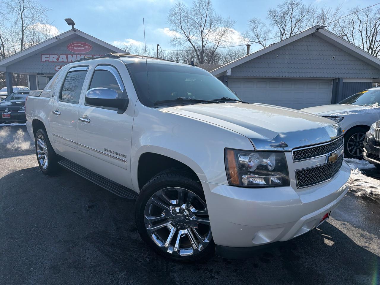 Chevrolet Avalanche 4WD Crew Cab LTZ 2013