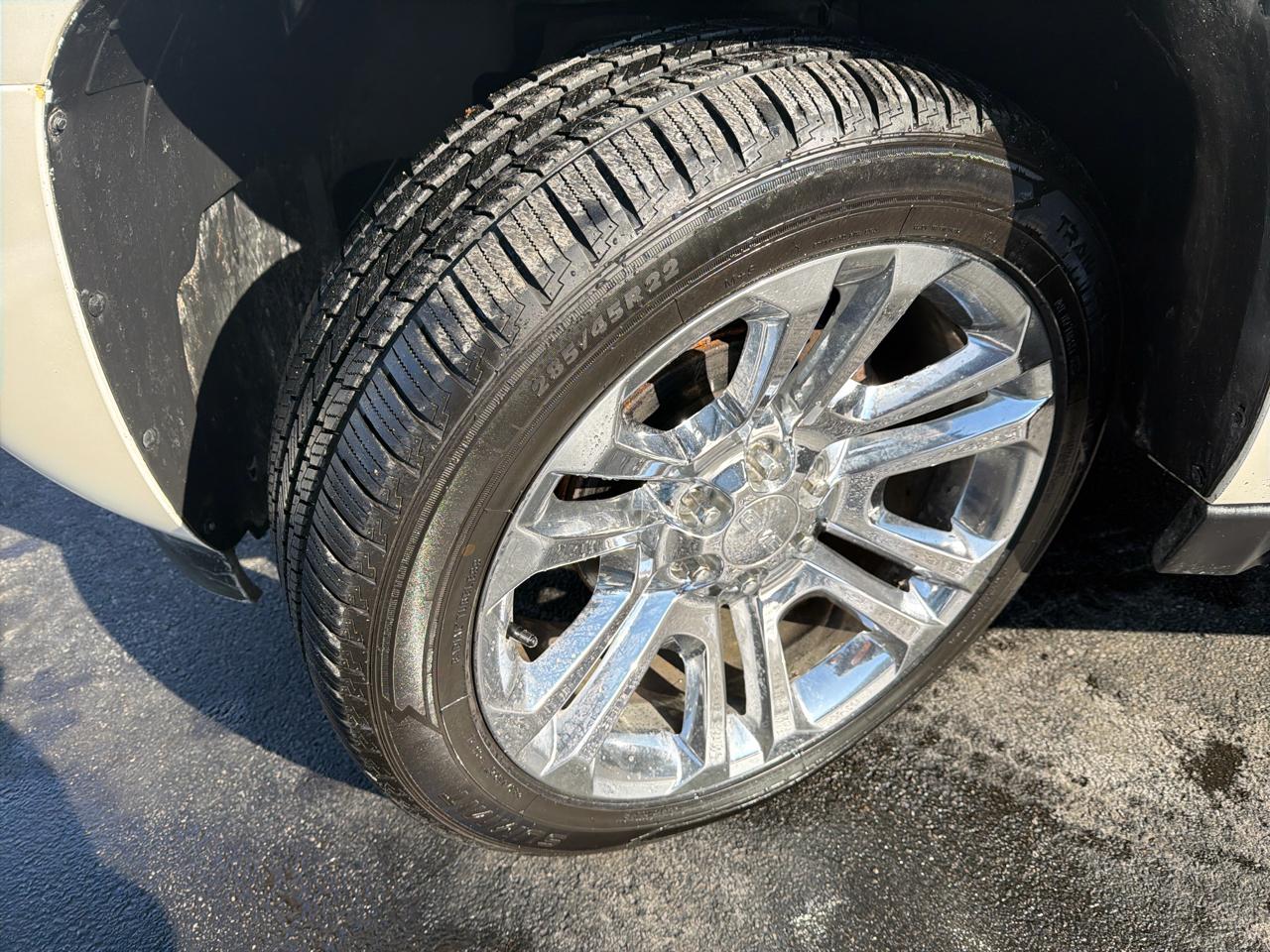 Chevrolet Avalanche 4WD Crew Cab LTZ 2013