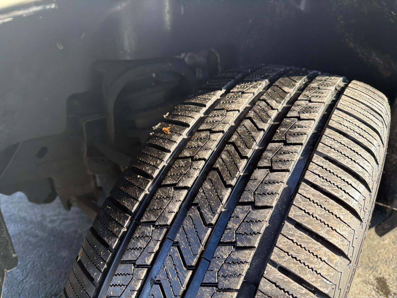 Chevrolet Avalanche 4WD Crew Cab LTZ 2013