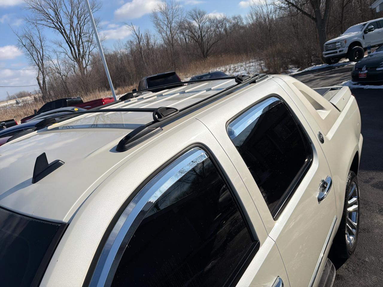 Chevrolet Avalanche 4WD Crew Cab LTZ 2013