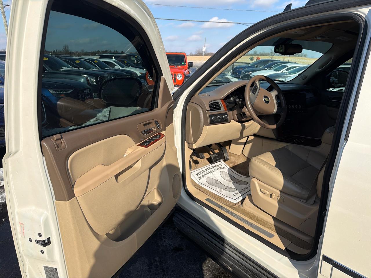 Chevrolet Avalanche 4WD Crew Cab LTZ 2013