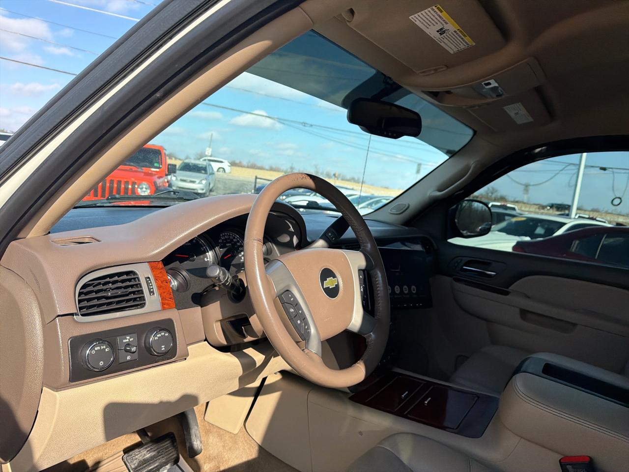 Chevrolet Avalanche 4WD Crew Cab LTZ 2013