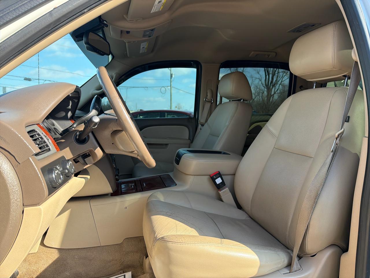 Chevrolet Avalanche 4WD Crew Cab LTZ 2013