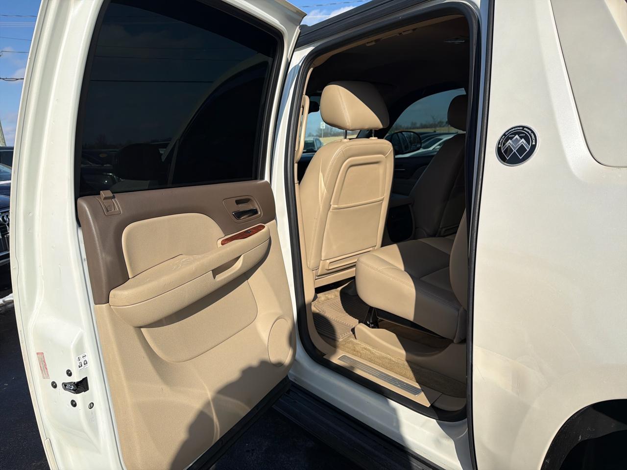 Chevrolet Avalanche 4WD Crew Cab LTZ 2013