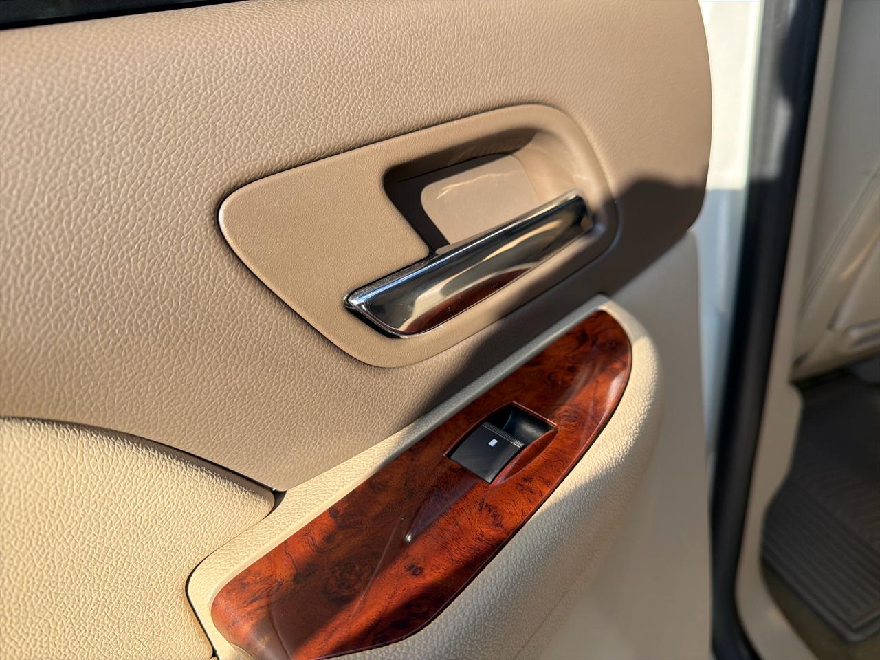 Chevrolet Avalanche 4WD Crew Cab LTZ 2013