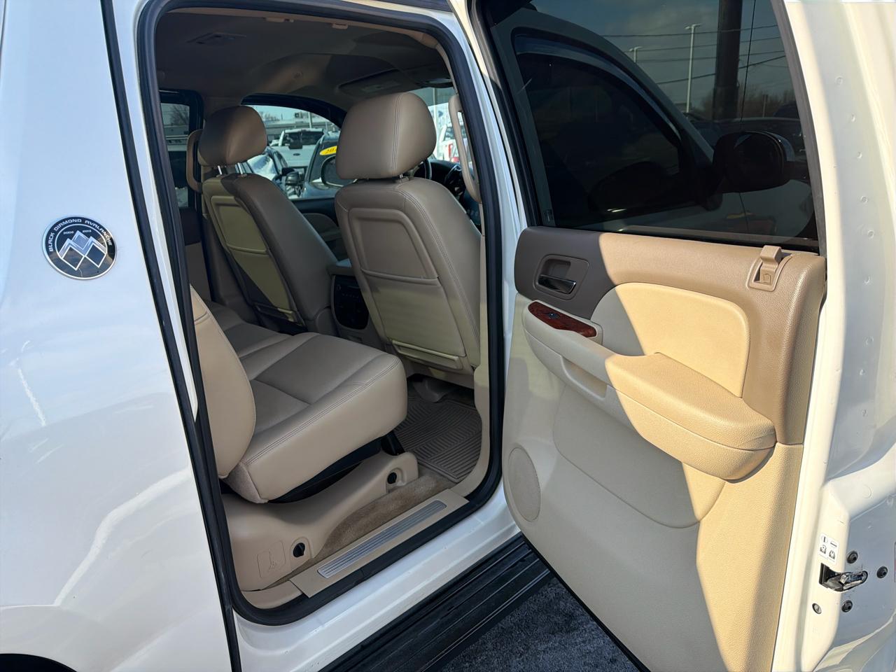 Chevrolet Avalanche 4WD Crew Cab LTZ 2013